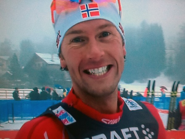 Chris Jespersen smiler ikke så ofte, men her kostet han på seg et bredt glis like etter bronseløpet sitt. Jespersen har vært solid i hele vinter og går for 2.plassen i morgen. 