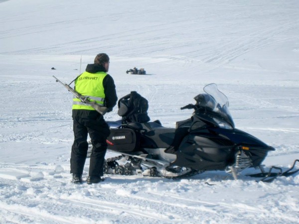 Svalbard-Skimaraton2014-vakt