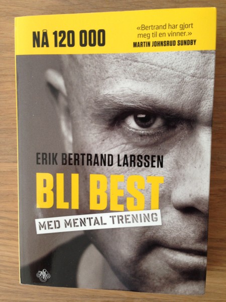 Denne boken fra fenomenet Erik Bertrand Larssen kan vikelig anbefales! De fleste maratonløpere har nok mye å hente på å bli en del “hardere i nøtta”. 