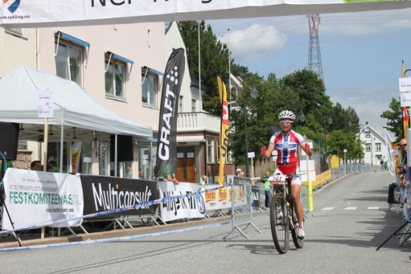 Borgild Løvset jubler for sin andre seier av to mulige i Norgescupen. (Foto: NCF)