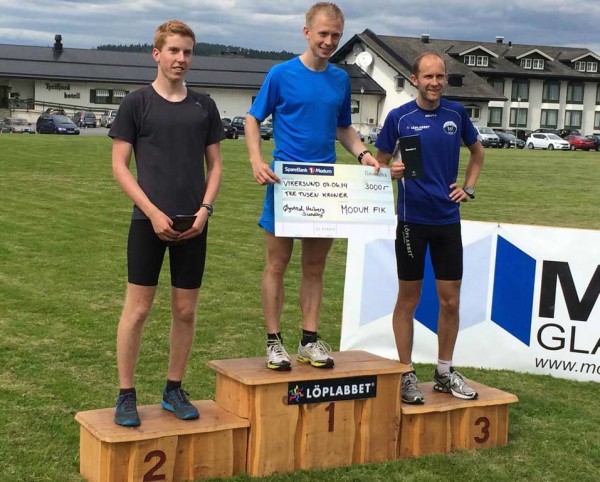 Pallen i Dokka Opp: Øyvind Høiby Sundby (Tjalve), Vegard Skinnes (Team Buskerud Skiskyting) og Øystein Mørk (SK Kraft). Foto: Einar Vestheim