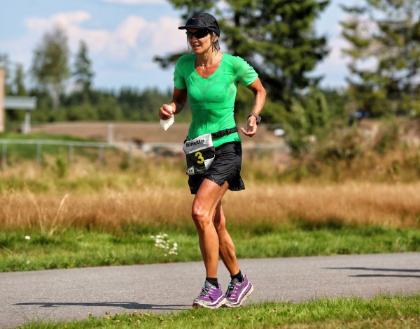 Veteranen Ninette Banoun vant en knepen sier på damenes 6-timers. 