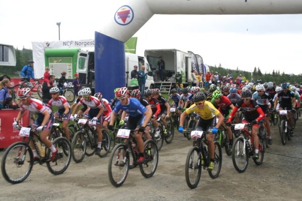 Starten er akkurat gått for Bukkerittet og det tredje av fem løp i NorgesCupen 2014. Foto: NCF