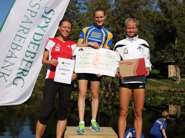 STERK TRIO også på damepallen: Heidi Pharo, nyinnmeldt Bølerløper, kunne klatre aller øverst, og blir flankert av Jessica Gunnarsson fra SK Vidar og Marit Haslie fra Tjalve. Foto: Frode Monsen, sportsmanden.no