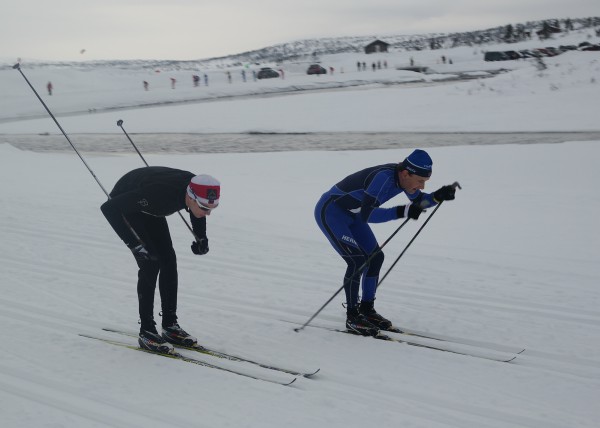 Det ble mye staking i Romjulsrennet på Sjusjøen. Rolf Bakken til høyre.