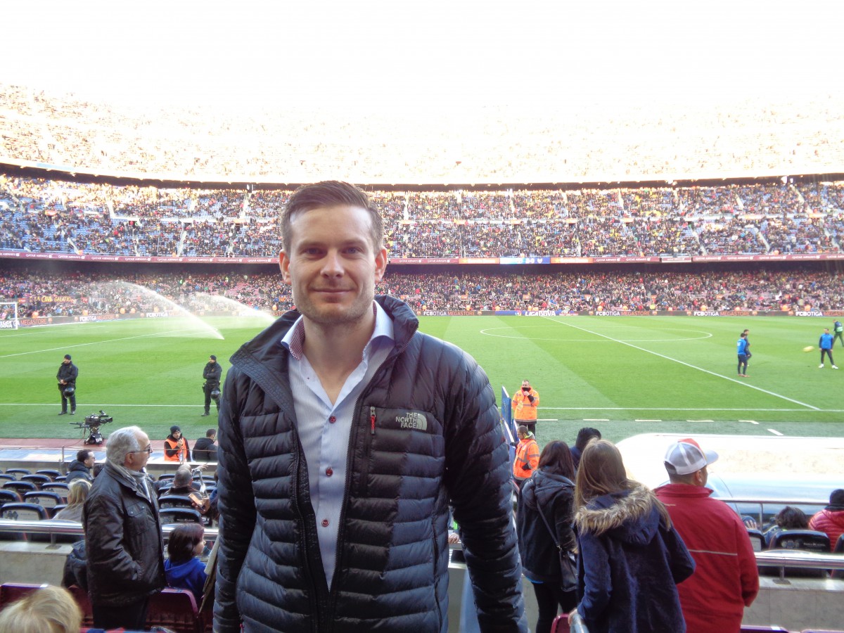 Det er en småvill opplevelse å komme inn på Camp Nou for å se La Liga-matchen Barcelona vs. Levante litt senere på dagen! Den legendariske stadion fra 1957, med en publikumskapasitet på smått utrolige 98 787 tilskuere, får selv lokale Nadderud til å blekne......(sorry Ingebrigt!)
