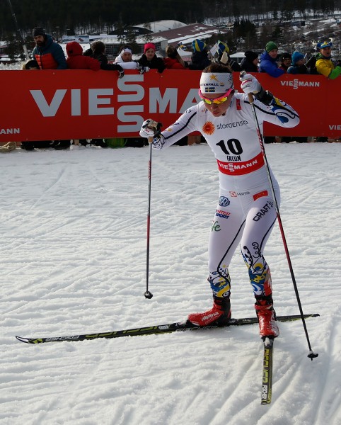 Emma Wiken padler bra og tar 19.plassen i mål.