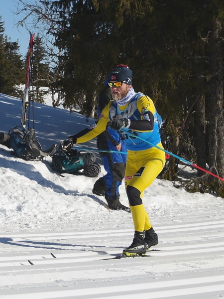 Martin Johsrud Sundby var godt fornøyd med dagen og rennet selv om han måtte jage mye og til slutt møtte sin overmann. Men han måtte spiulle på sine styrker som er god, gamemldags klassisk stil, og gliden var minst like god som Eliassen på blanke ski, iføllge Martin selv.  Foto: Sportsmanden / Frode Monsen