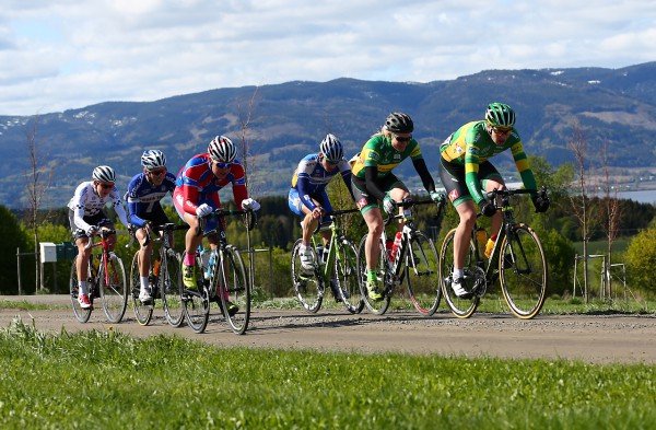 Teten av juniorgutta med Skreiaberg i bakgrunnen. Foto: Bjørn Hytjanstorp 