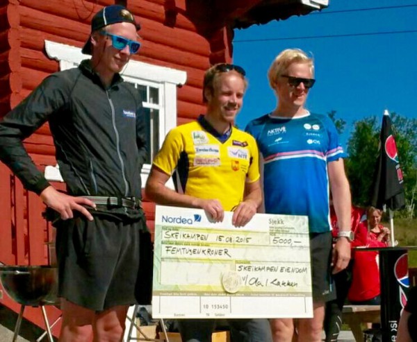 Pallen for tidenes første Skeikampen Rundt: Vinner Lars Sandstad Skjeset (49.04) fra Frol IL flankeres av Sjur Slettom fra Lom IL (53.10) og Ole-Jacob Følling, Nordic Ski Team (54.07). FOTO: Frode Monsen / Sportsmanden 