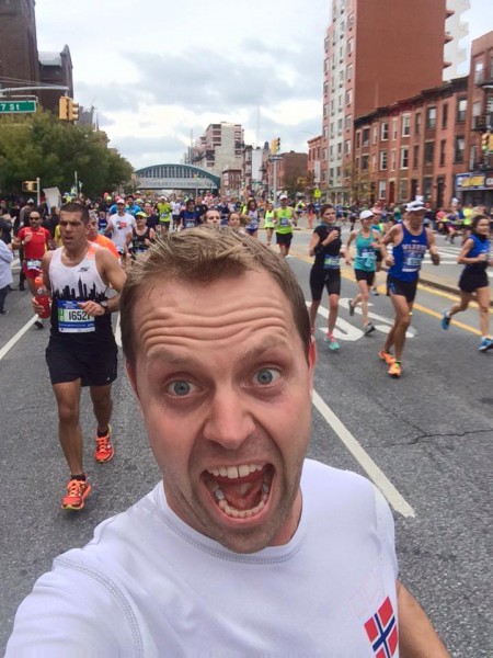 New York Maraton-selfie! Knut Olav Asbjønsen ser ut til å nyte opplevelsen.