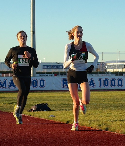 Unge Tessa Den Heijer spurter mot mål til seier på 1.24.17. Foto: Frode Monsen / Sportsmanden