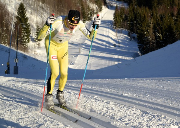 Arne Post er klassisksekspert, selv om han her staker godt i bakkene opp til Midstuibakken i fjorårets Holmenkollmarsj. I år var det ingen som klarte å følge tempoet til veteranen. (Foto: Frode Monsen / Sportsmanden)