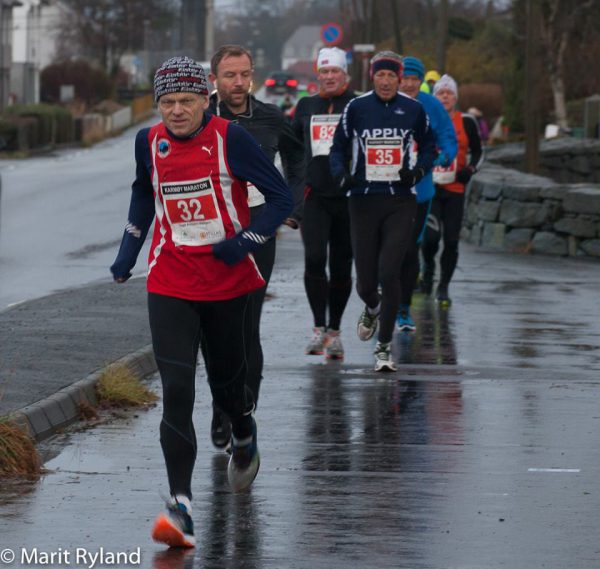 Inge Asbjørn Haugen var svært godt fornøyd med å løpe på under 4 timer på Karmøy. (Foto: Marit Ryland)