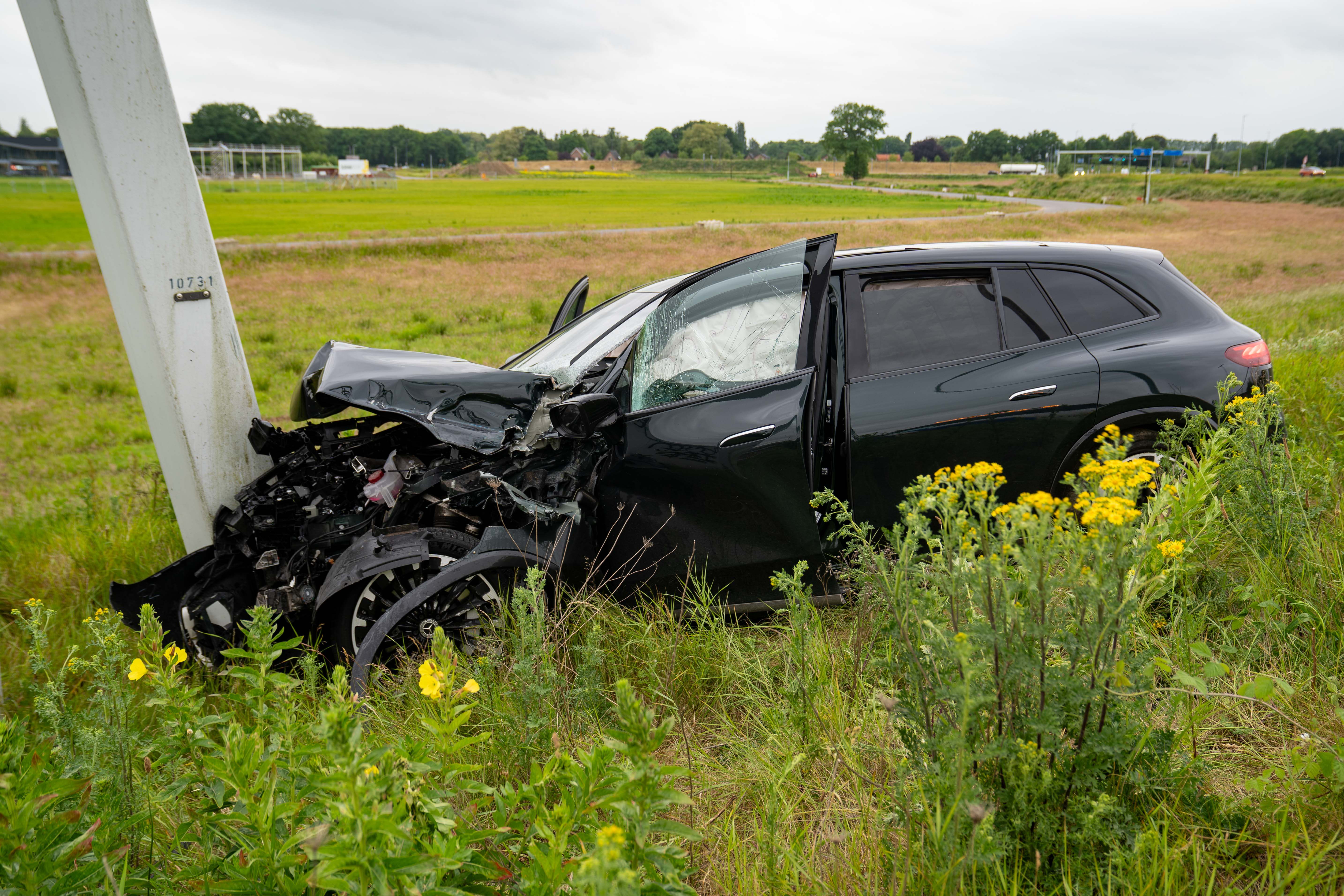 JUjZoQpnv21J-Crash-A1-5.jpg