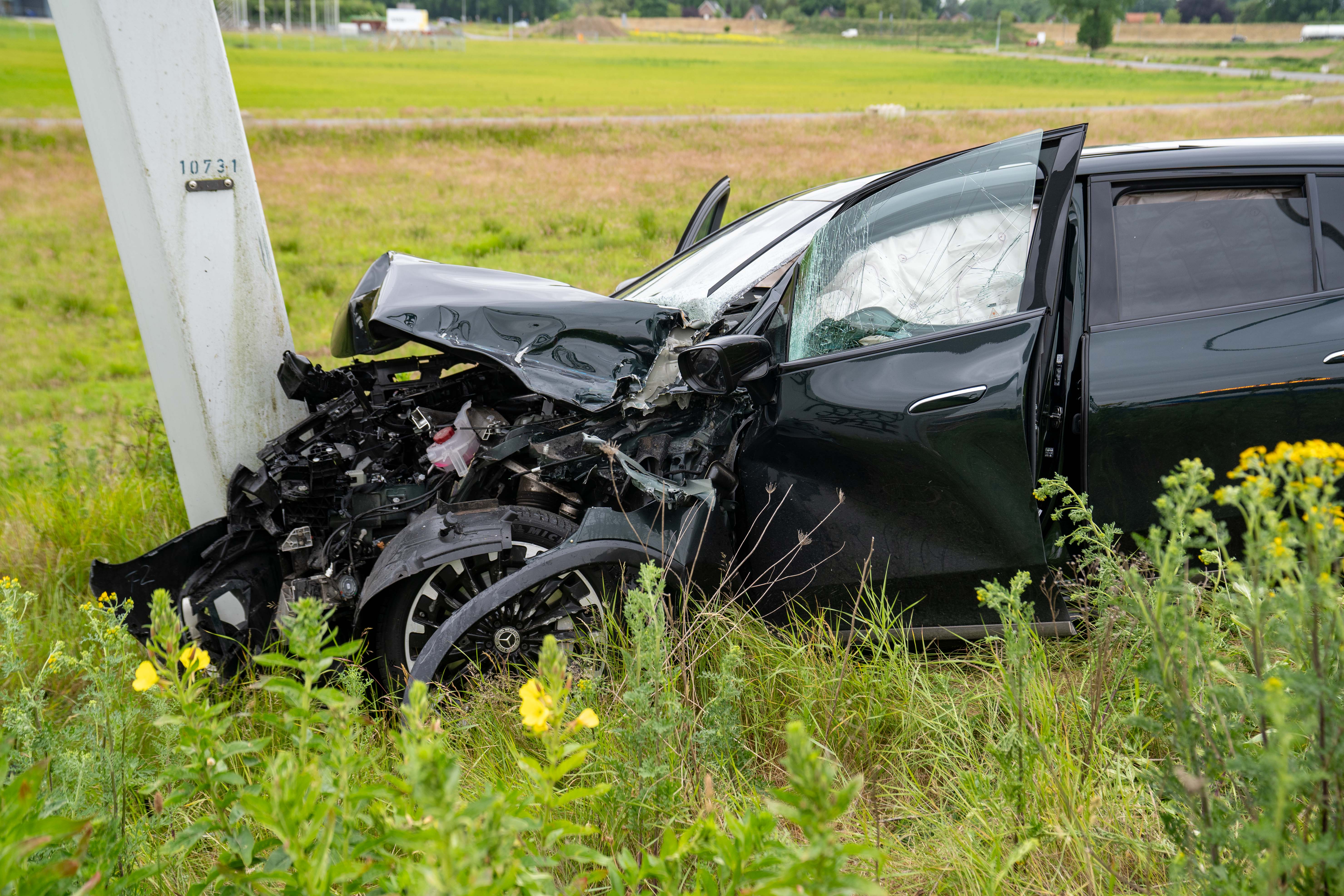 VqKQD5JCLqda-Crash-A1-4.jpg