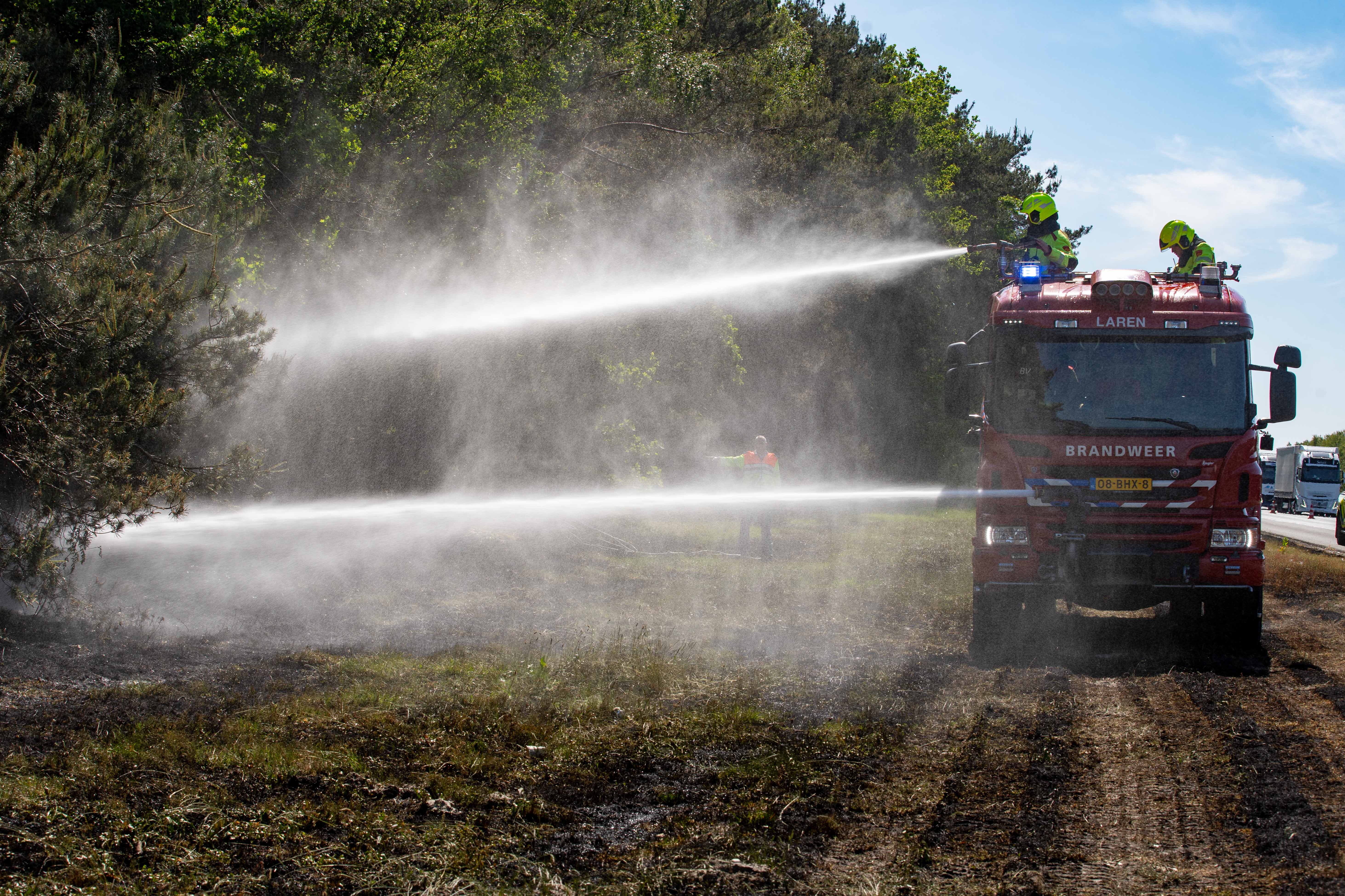 gY0FUFgposRB-Grote-bermbrand-A1-Rijssen-9.jpg