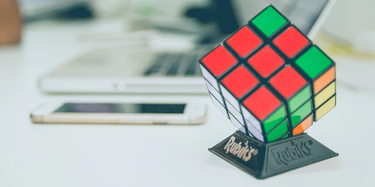 Headerbild - en digital utmaning i form av Rubiks kub