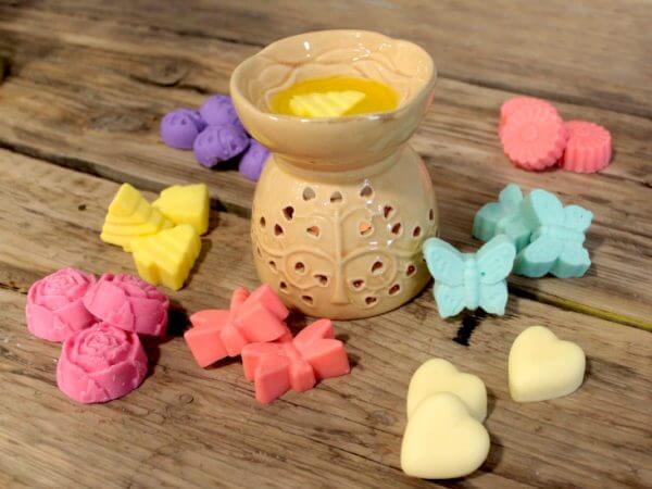 Oil burner with shaped wax melts