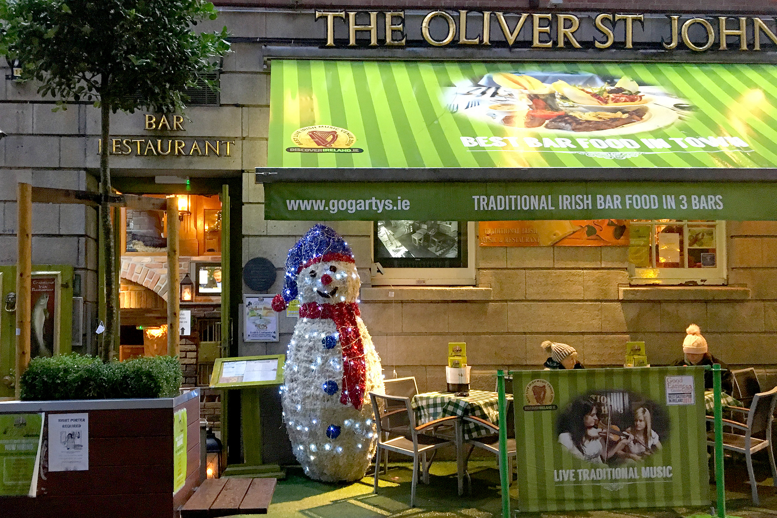 Oliver St. John Gogartys Ett julpyntat Dublin