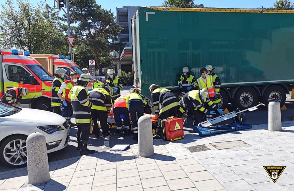 Radfahrerin bei Abbiegeunfall schwer verletzt