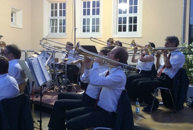 Geschützt: Am Open-Air Konzert der Stadtmusik Neuenburg vom 18. Juli 2015