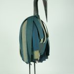 Skulptur av en fågel från järnsmides-utställningen "Mellan kikaren och städet"