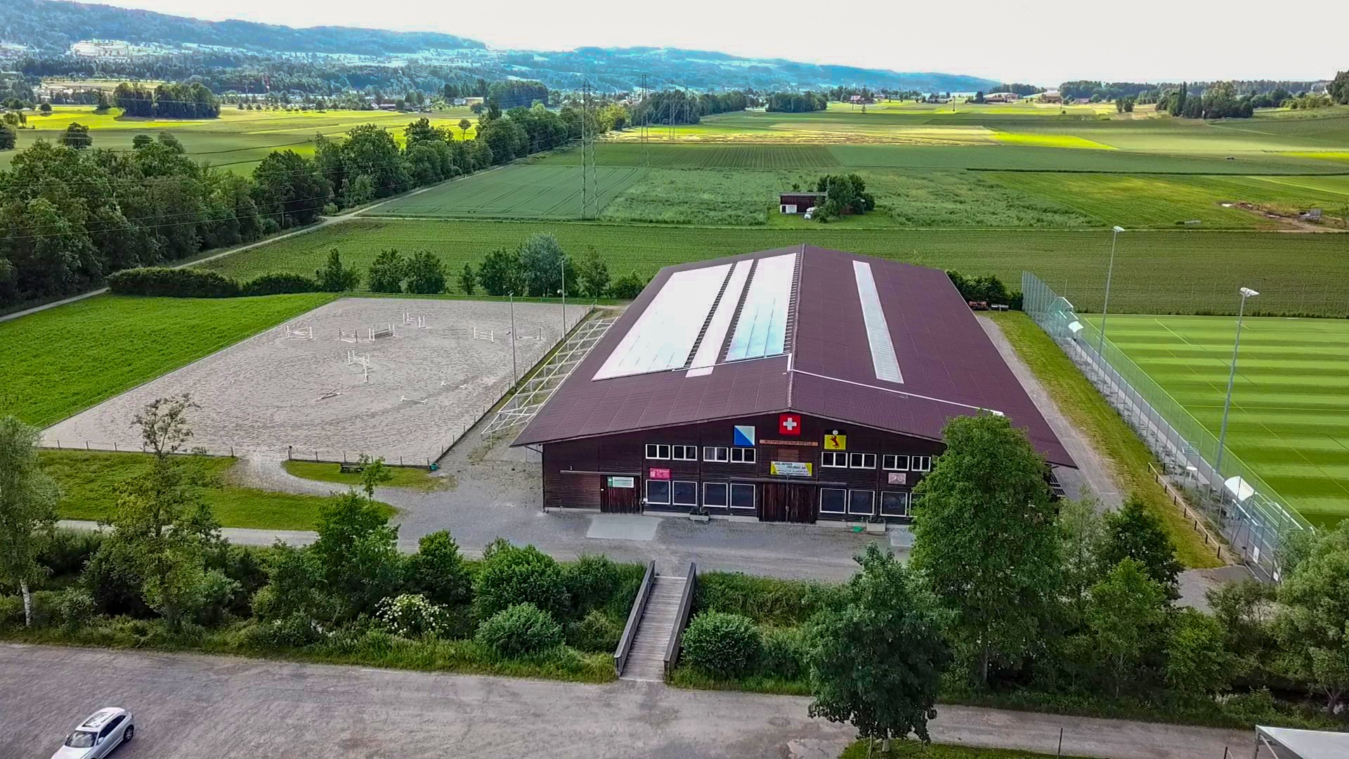 Reithalle und Aussenanlage aus der Luft