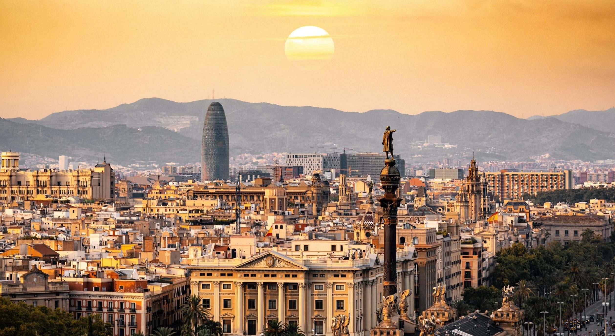 The ultimate guide to Barcelona: slow travel, gluten free spots and hidden gems.