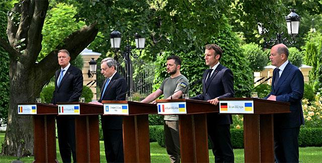 From left to right: Romanian President Klaus Iohannis, Prime Minister of Italy Mario Draghi, Ukrainian President Volodymyr Zelensky, President of France Emmanuel Macron and Chancellor of Germany Olaf Scholz hold a press conference following their meeting in Mariinsky Palace in Kyiv on Thursday