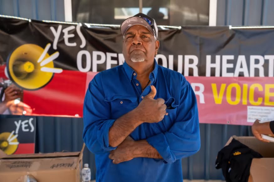 Raymond Palmer, Santa Teresa regional delegate for the Central Land Council, has emphasized to the local Indigenous community that the decision to vote is a personal one. "The choice is yours," he affirms.