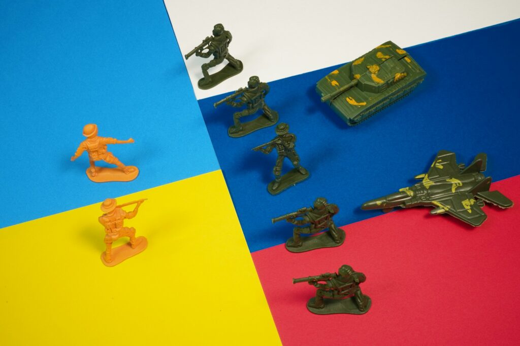 a group of toy army figures sitting on top of a table Combat Reloaded