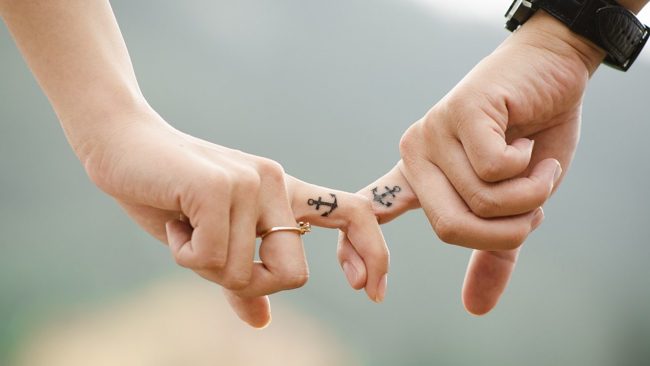 couple, hands, tattoos. toxic relationship