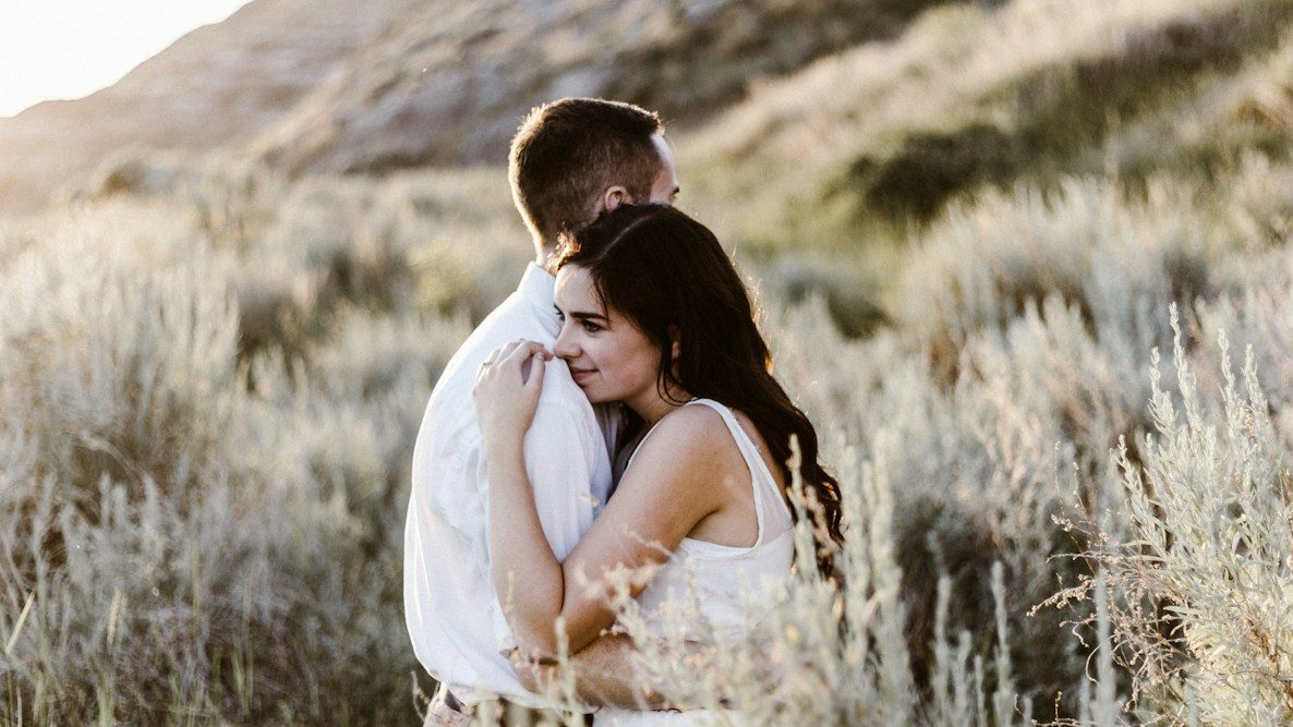 man hugging woman near mountain. 5 Worst Relationship Mistakes You Must Avoid