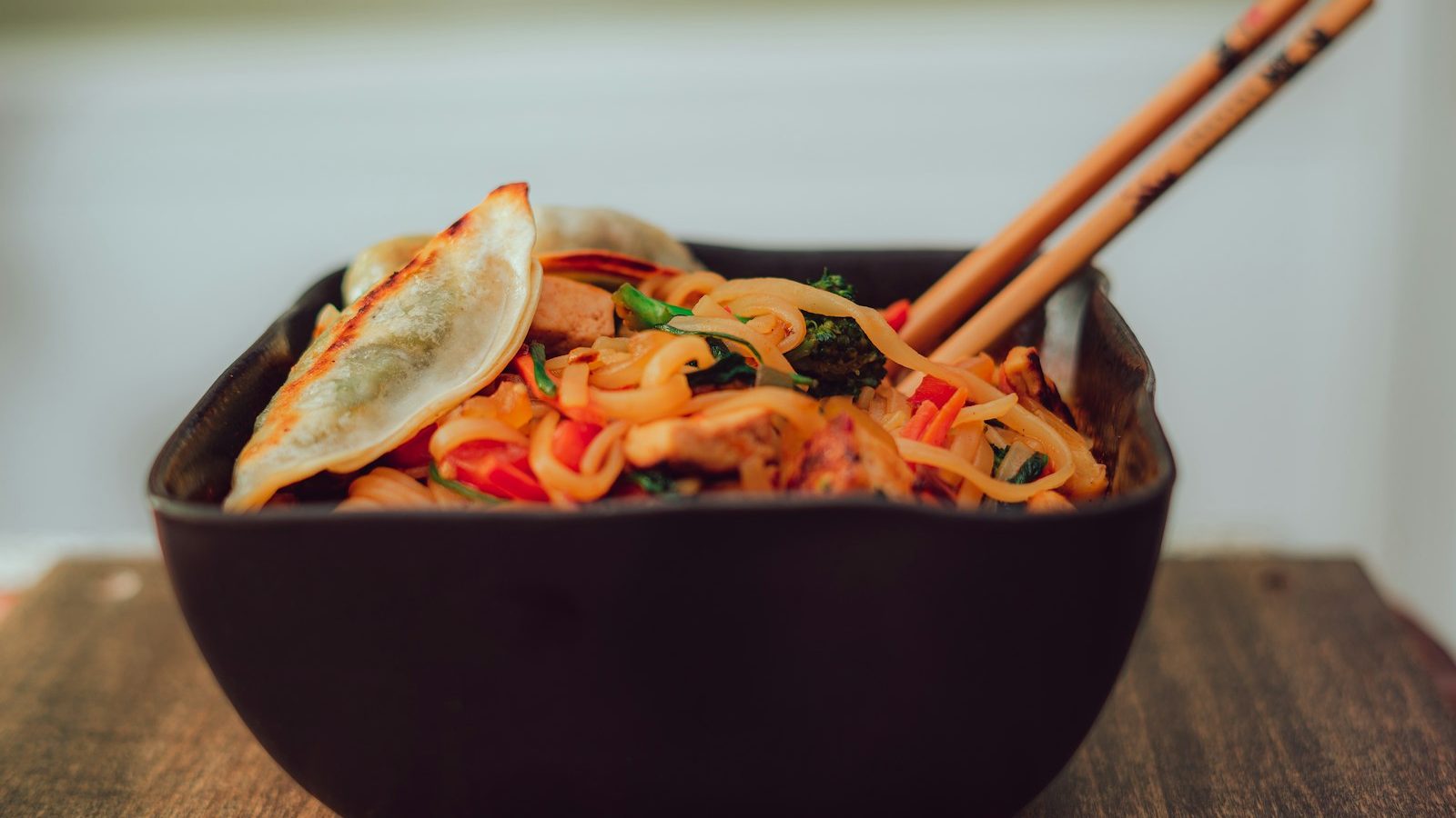 noddles on black bowl