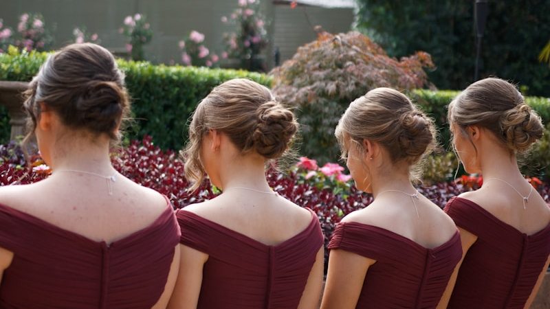 a group of women standing next to each other, 10 Unbelievably Simple Hairstyles That Look Amazing