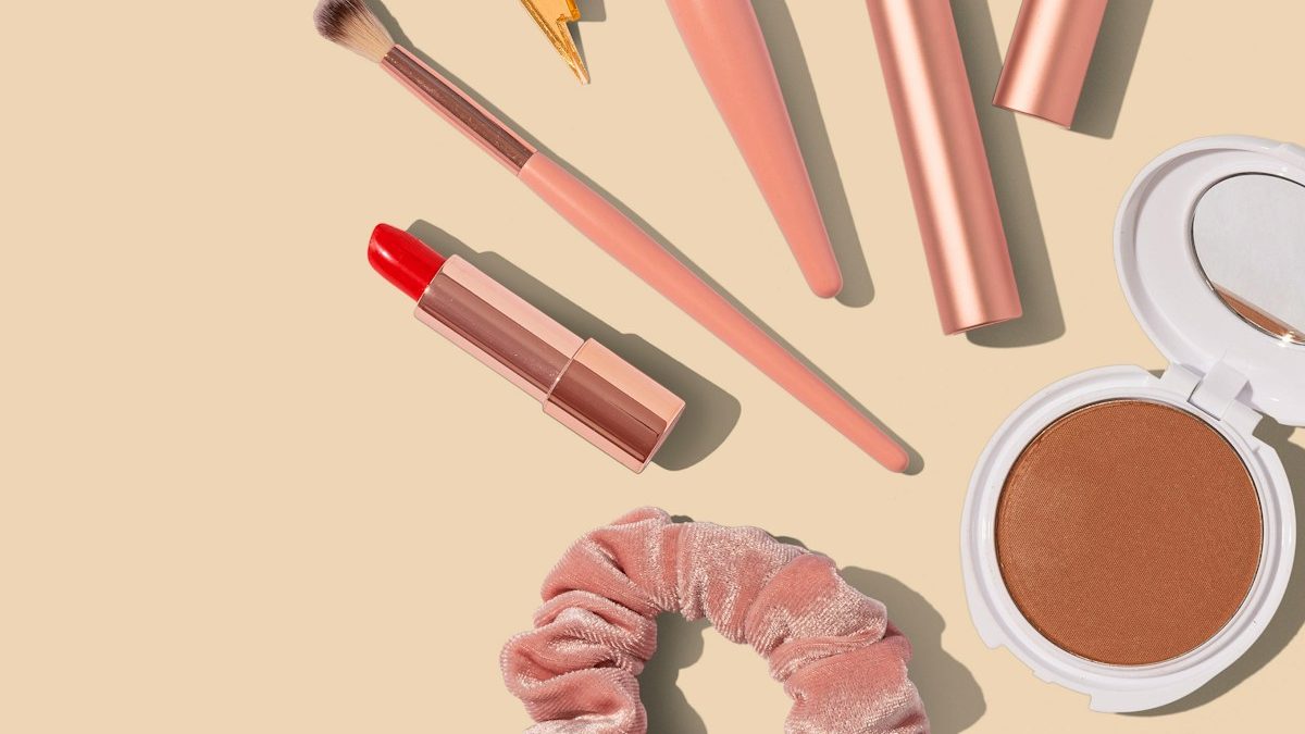 pink and brown makeup brush set, 10 Best Makeup Products You Need in Your Collection