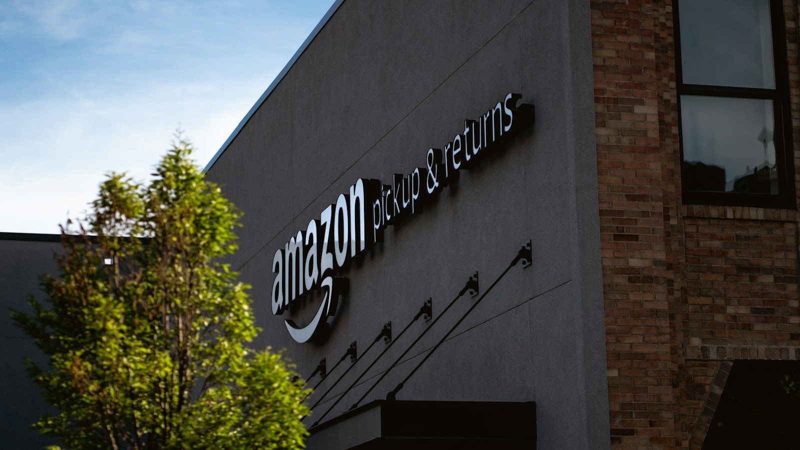 Amazon pickup & returns building Social Proofs