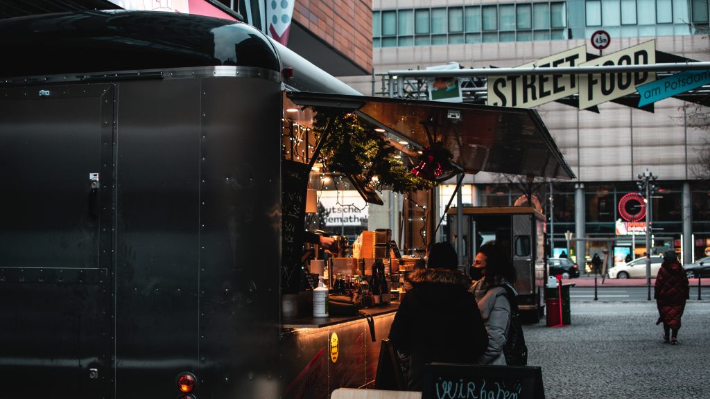 Hyra eller Leasa Food Truck? Här listar vi fördelar och neckdelar med både att hyra och leasing av Food Truck.