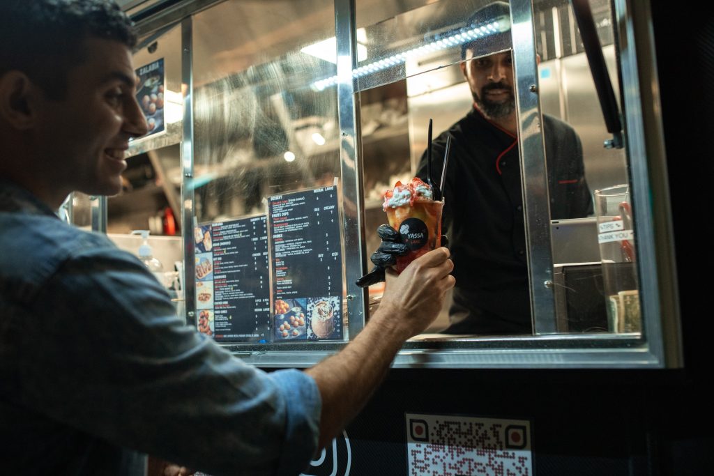 Leasing av Food Truck eller att en kortare period hyra en food truck för att testa sitt food truck-koncept är båda bra alternativ om du vill komma igång med food trucken snabbt.