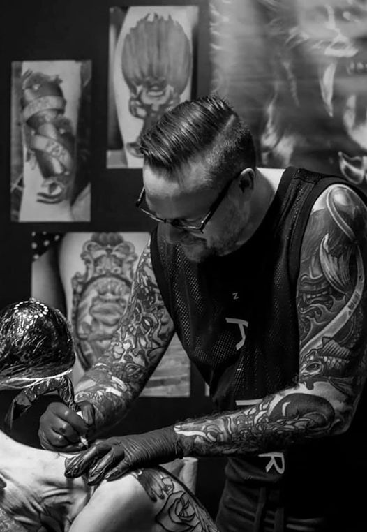 brian_at_work Brian Abrahamsen tatovør bedste tatovør i Odense