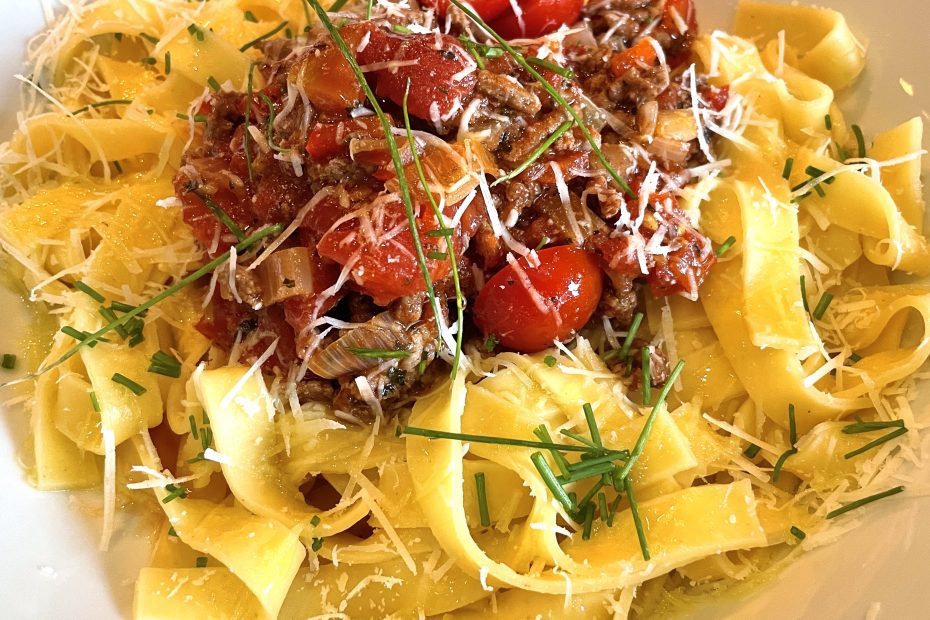 pasta med kjøttdeig tomat og parmesan