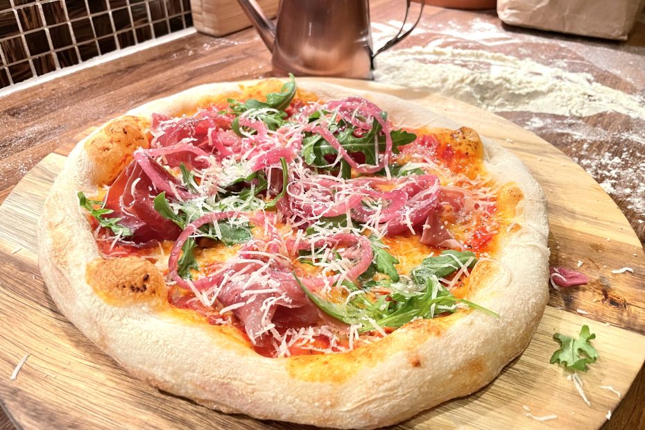 Pizza med parmaskinke