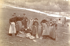 elever ved Vaartun Havebrugsskole. Foto Contstance Siem, 1901..