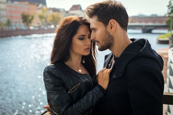 Ne daj mu da te mota oko malog prsta:Budi pametnija od njega i vrati mu na muski nacin! Ne daj mu da te mota oko malog prsta:Budi pametnija od njega i vrati mu na muski nacin!