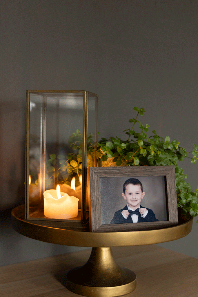 Vi har flotte bildeprodukter. Her er portrett i ramme hylle. Stjernefoto- skolefotograf og barnehagefotograf.