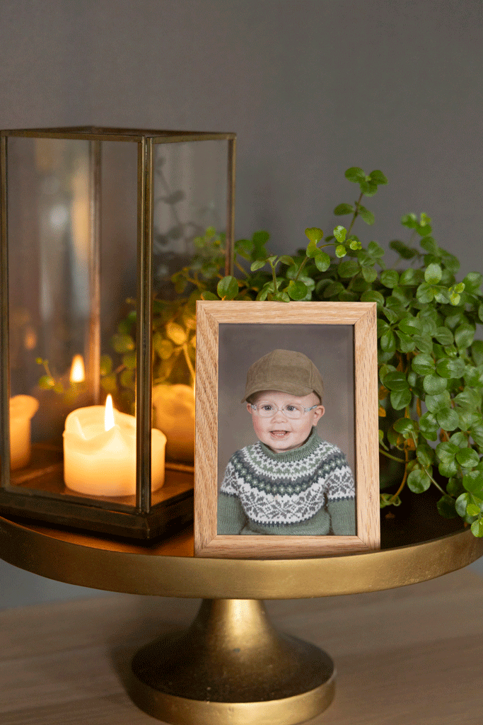 Vi har flotte bildeprodukter. Her er portrett i ramme hylle. Stjernefoto- skolefotograf og barnehagefotograf.