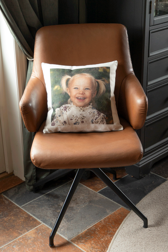 produktbilde av pute med portrettbilde. Stjernefoto