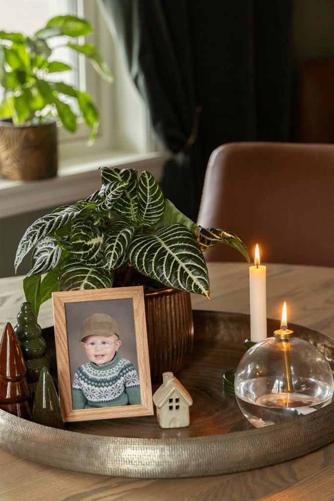 Vi har flotte bildeprodukter. Her er portrett i ramme i miljø. Stjernefoto- skolefotograf og barnehagefotograf.