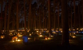 La notte di Ognissanti a Stoccolma, le luci a Skogskyrkogården